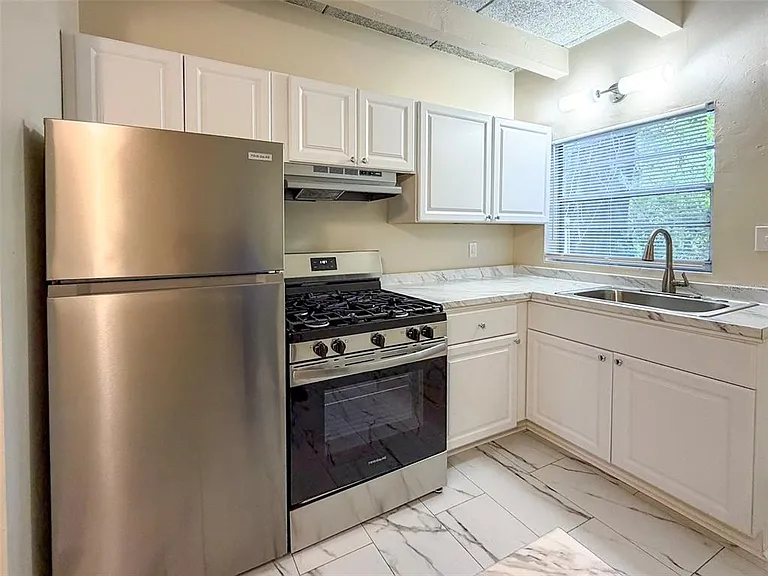 219 NW 3rd Ave #B — Photo 8