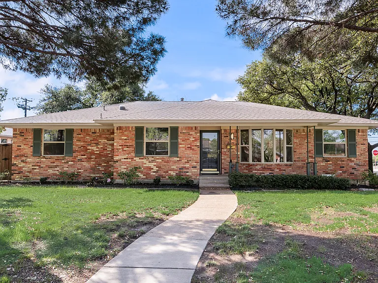 3106 Sharpview Ln — Photo 1