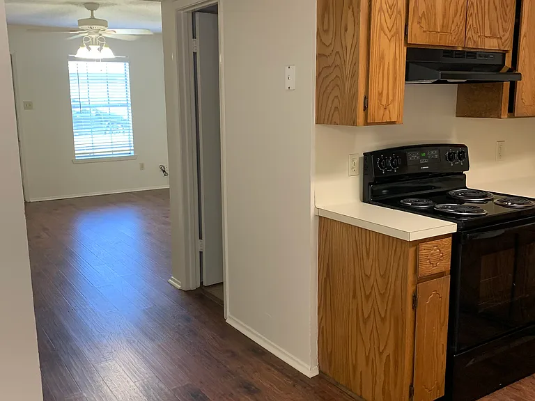 218 Kyla St #B — Photo 8