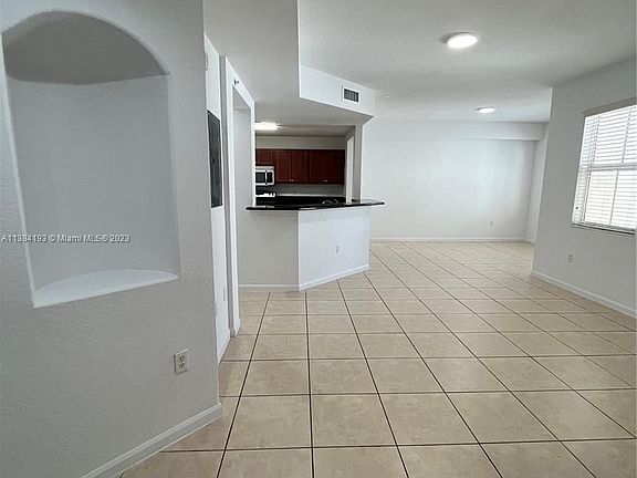 3rd image of 11403 NW 89th St APT 215