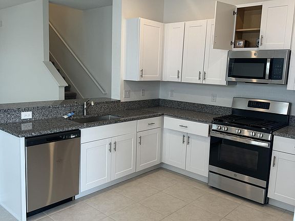 2nd image of 8299 Crescent Oaks Dr