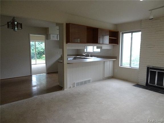 5th image of 27501 Abington St