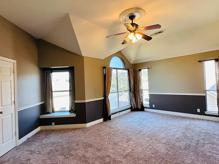 7447 Ravenhill Dr — Photo 7