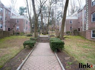 858 Palmer Rd APT 2C, Bronxville, NY 10708