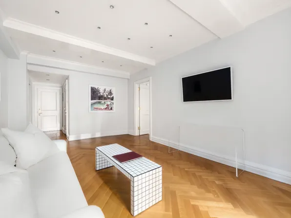 502 Park Avenue image 3 of 7