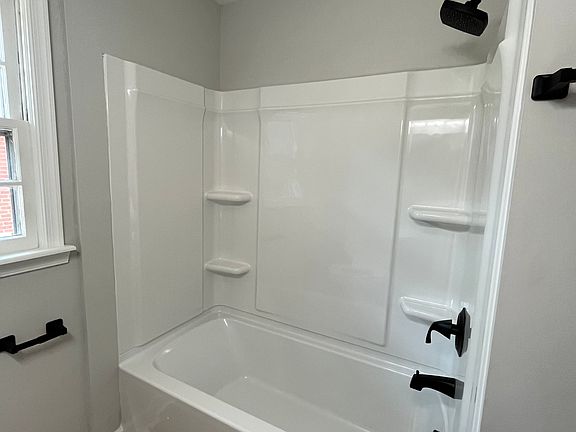 4th image of 1207 W Friendly Ave