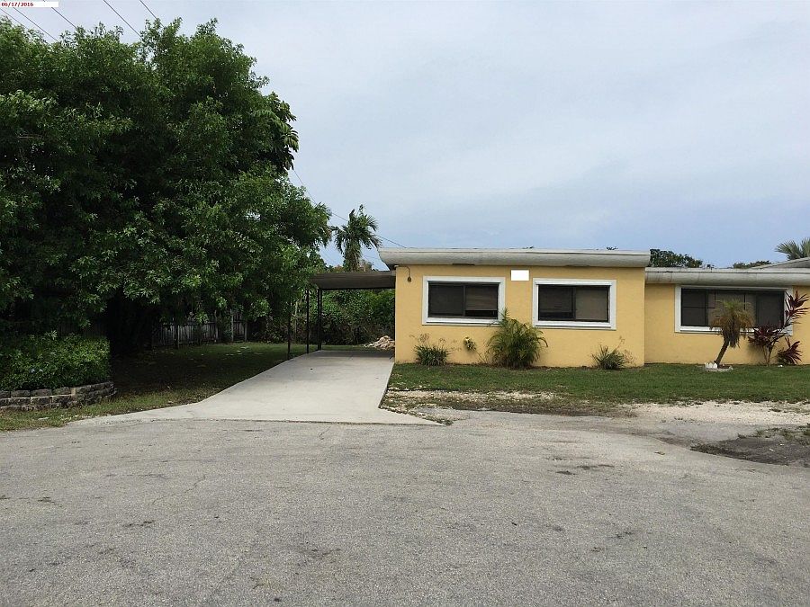 2nd image of 540 NE 171st Ter