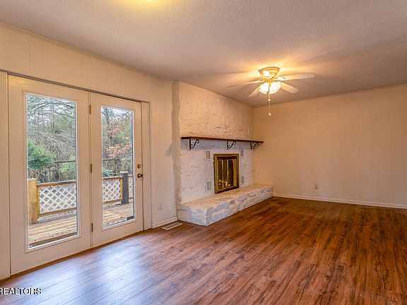 5th image of 228 Maxwell Rd