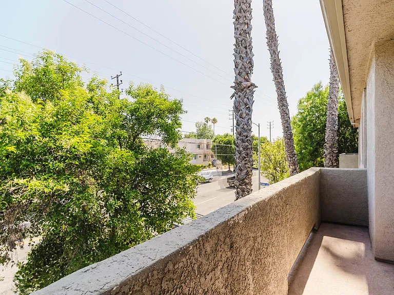18347 Saticoy St #26 — Photo 29