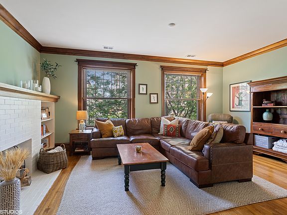 3rd image of 1023 W Catalpa Ave #3E
