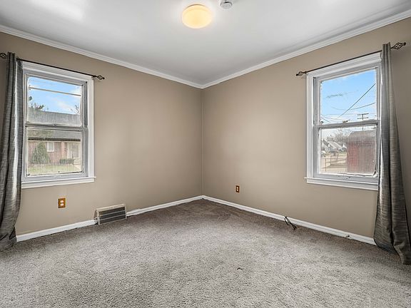 3rd image of 24601 Oxford St