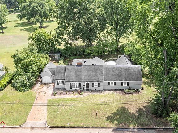 2nd image of 1240 Oak Dr