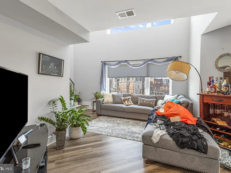 3965 Lancaster Ave #301 — Photo 9