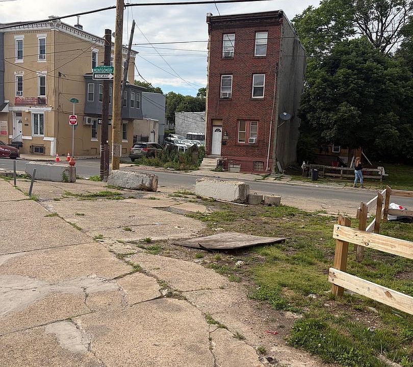 2nd image of 2425 Ridge Ave