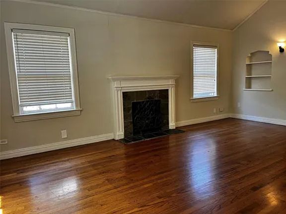 3rd image of 1146 N Winnetka Ave