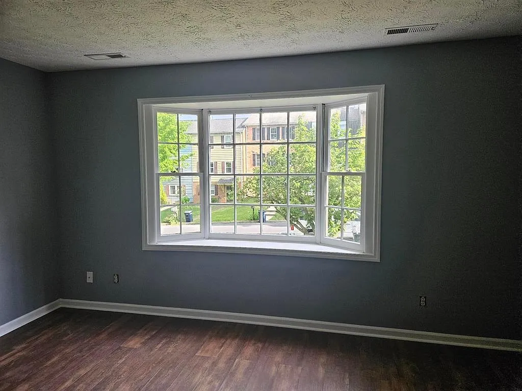 2 bed, 1.5 bath, 1408 sqft, $1,700 — Photo 3