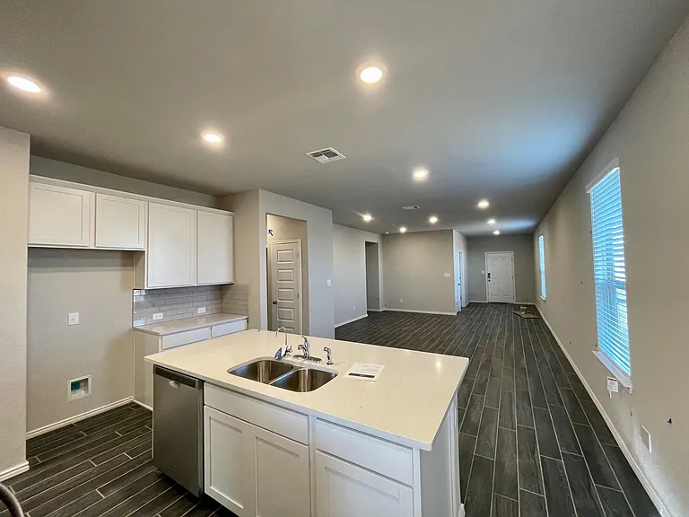 2445 Ayers Dr — Photo 5