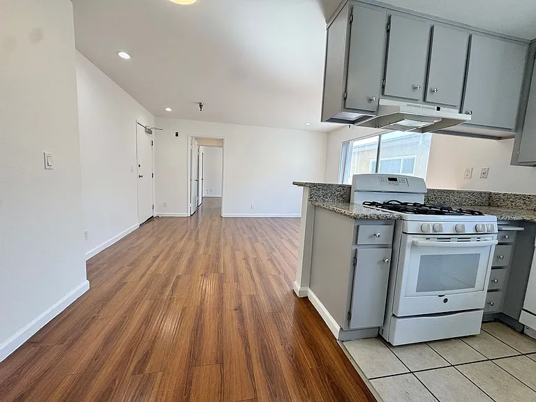 3746 Mentone Ave — Photo 12