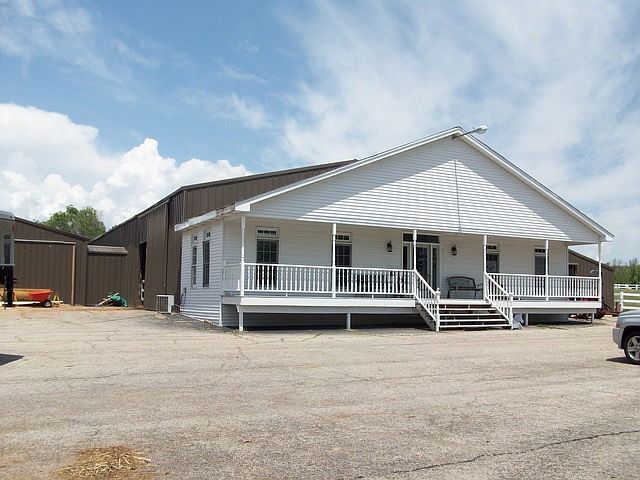 2nd image of 2721 S Justen Rd