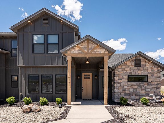 4th image of 1918 S Oak Springs Cir