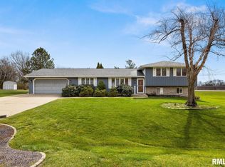 336 Whispering Oaks Dr, Metamora, IL