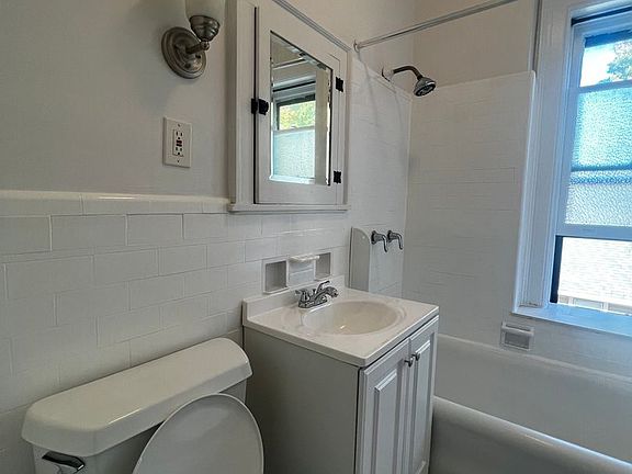5th image of 26 Irving Pl #11