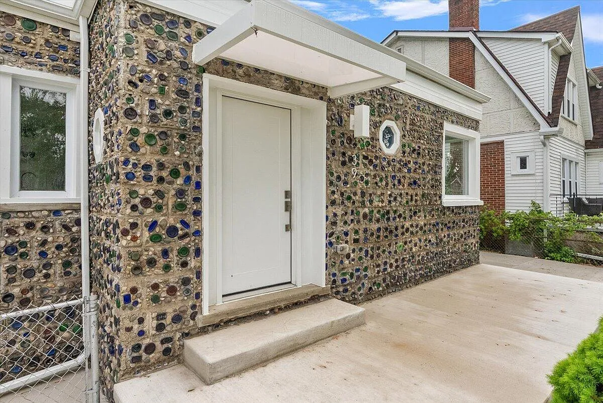 2 bed, 1.5 bath, 1225 sqft, $2,250 — Photo 1