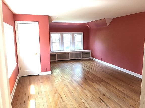 Living room (all walls painted gray now)