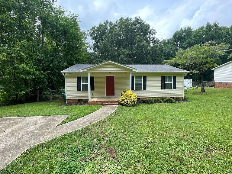 408 Sunset Dr — Photo 1