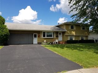 62 Valencia Dr, Rochester, NY 14606