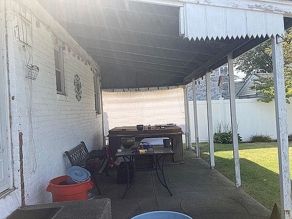 3rd image of 422 Jackson Ave