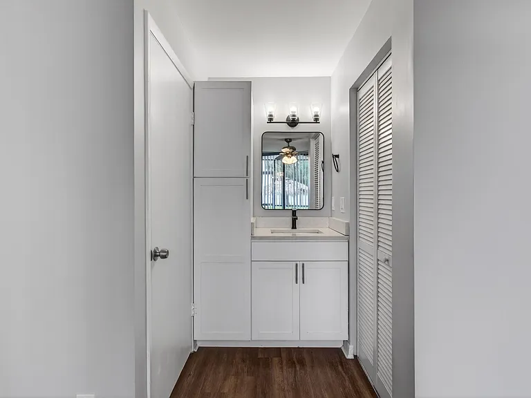 714 Executive Center Dr #13 — Photo 6
