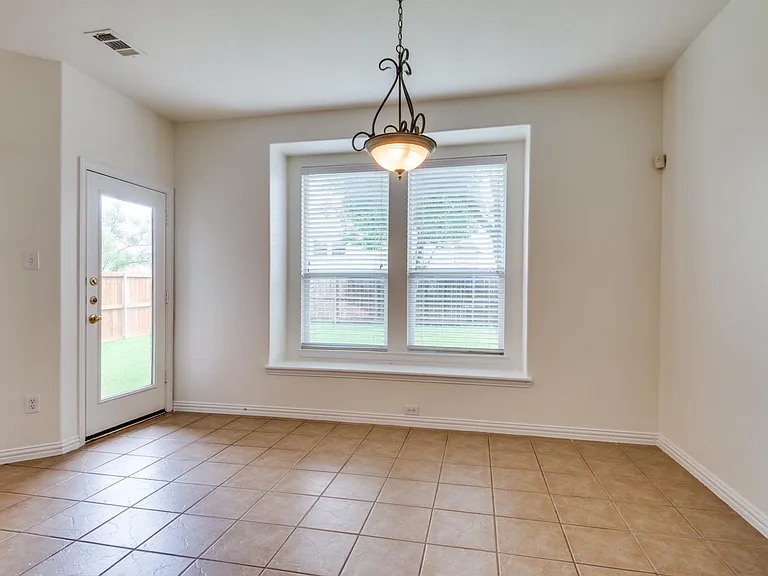 15924 Alvarado Dr — Photo 8