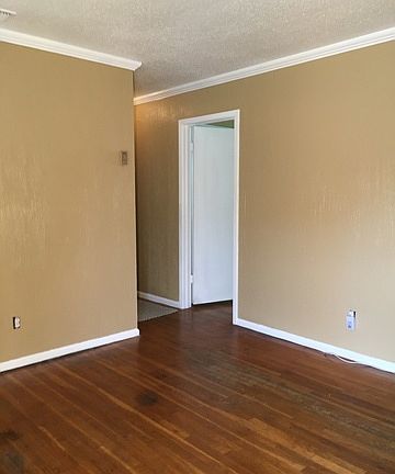 4th image of 6810 Westlawn Dr