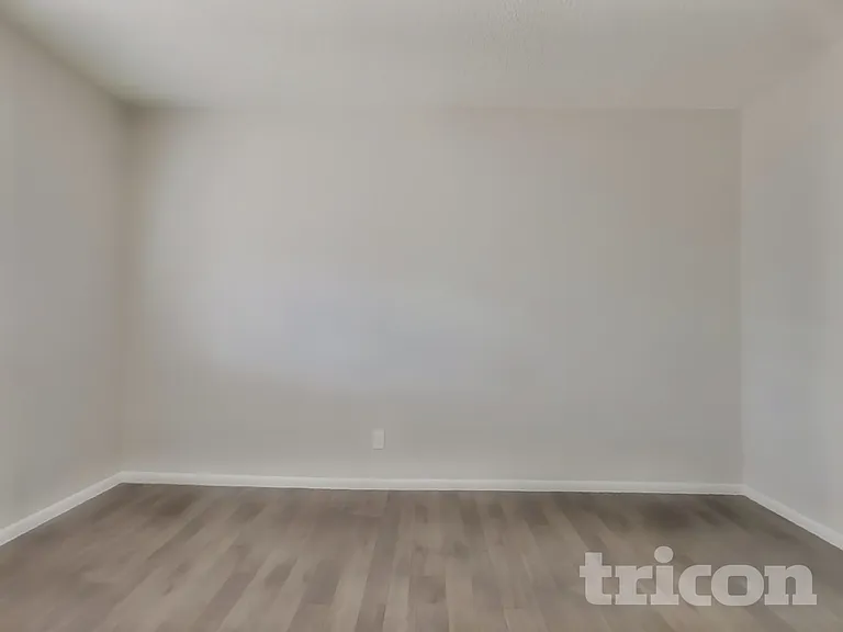 1626 W Pepper Pl — Photo 2