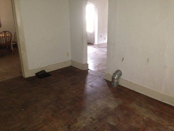 4th image of 1640 Woodlawn Ave