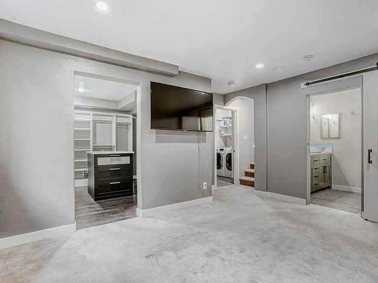 2507 NE 59th St — Photo 16