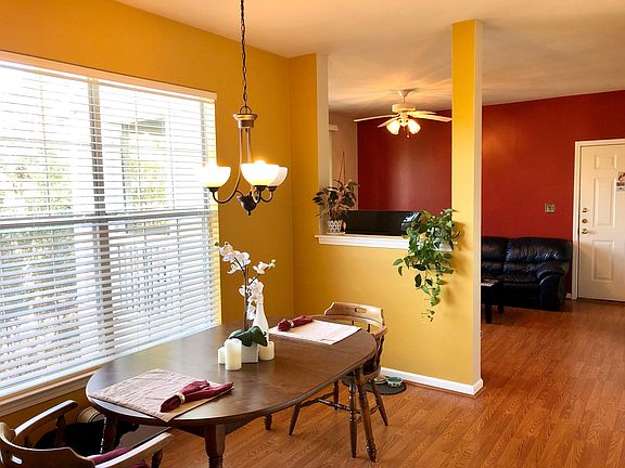 4th image of 1600 Long Grove Dr Unit 123