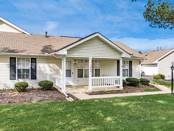 3rd image of 1206 Hillview Cir E