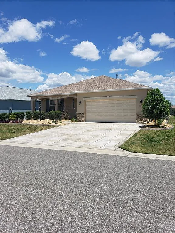 2 bed, 2.0 bath, 2118 sqft, $2,300 — Photo 2
