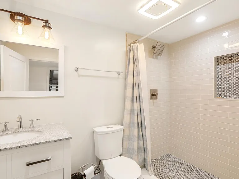 2235 Quincy St NE — Photo 16