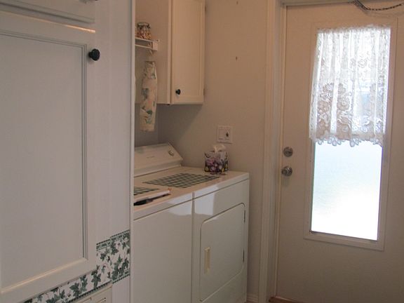 5th image of 11147 Ewing Dr