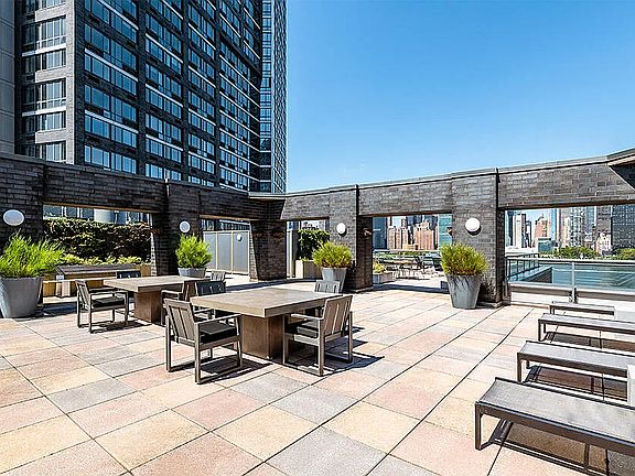 5th image of 4720 Center Blvd APT 515