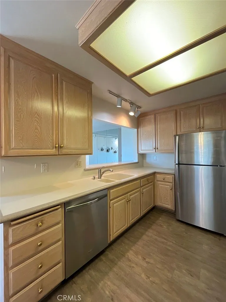 2 bed, 1171 sqft, $4,385 — Photo 3