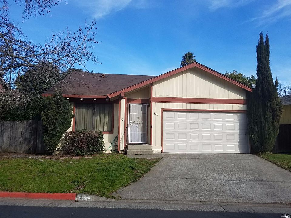 1st image of 807 Canary Ct