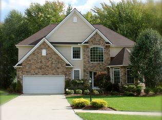 27083 Waterside Dr, Olmsted Falls, OH 44138