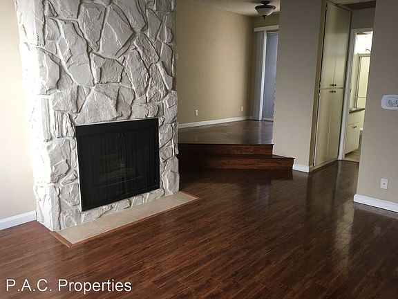 4th image of 11315 Moorpark St #17277829