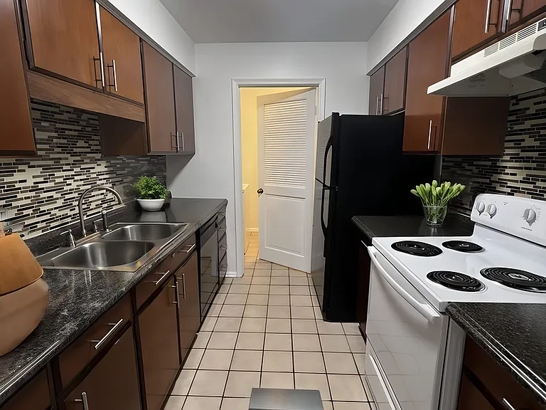 5313-5325 Territorial Rd — Photo 17