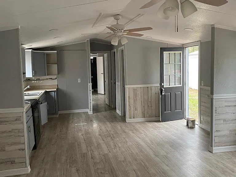 23516 Patricia Ln — Photo 3