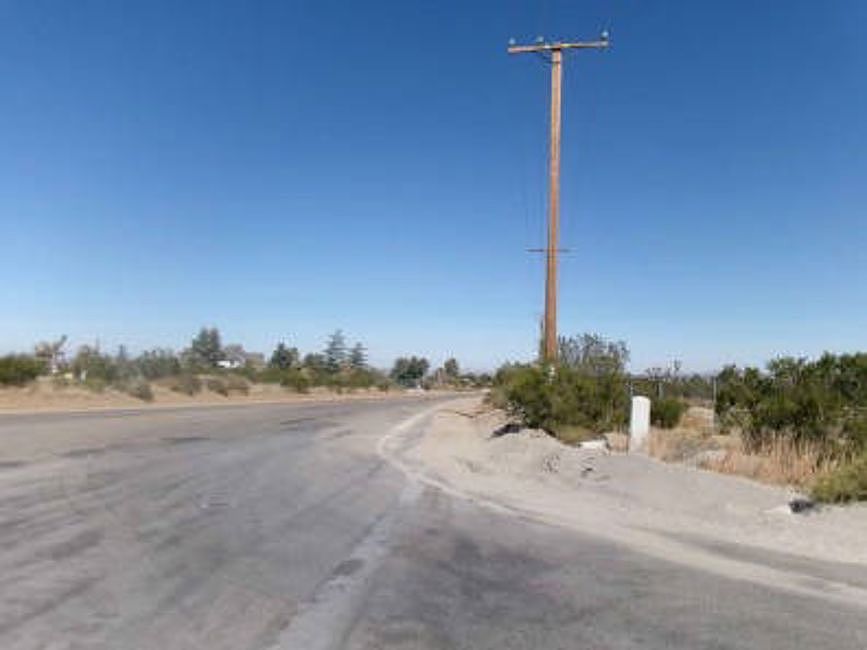 Exterior Neighborhood (street photo)